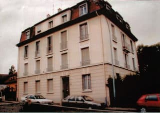The 3-story building No. 46 on Rue de la Mer Rouge in Mulhouse-Dornach, where the Arnold family moved in 1933