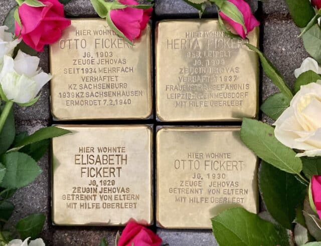 Foto der am 4.11.2024 verlegt Stolpersteine für Otto, Herta, Elisabeth, und Otto Fickert (Quelle: privat).