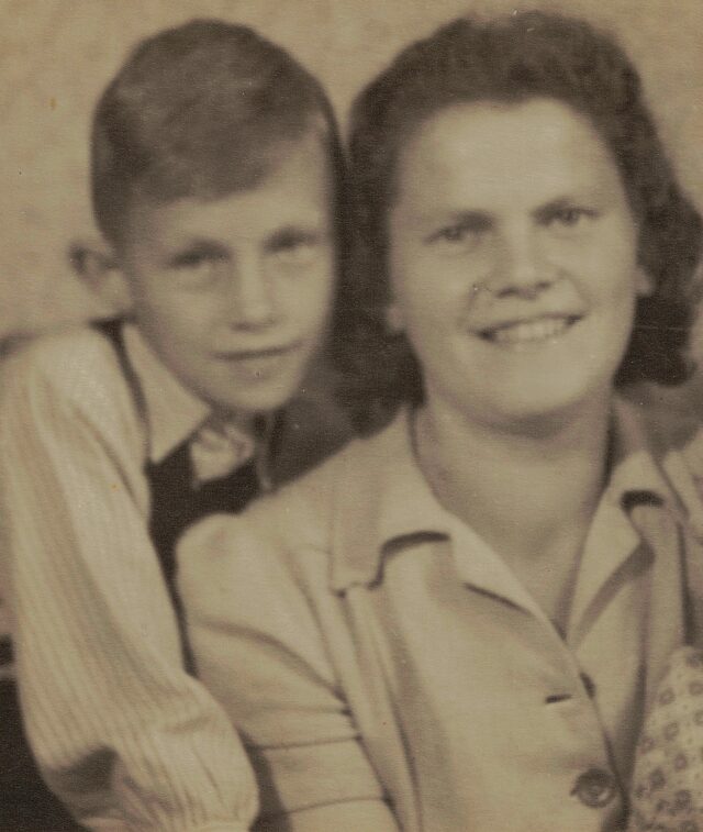Portraits von Hildegard Schäfer und ihrem Sohn Hans 1946